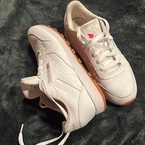 Used women’s size 8 Reebok Classic.